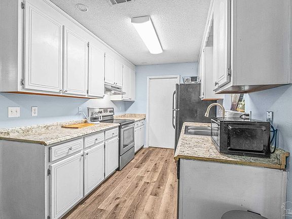 3rd image of 815 Lavon Dr