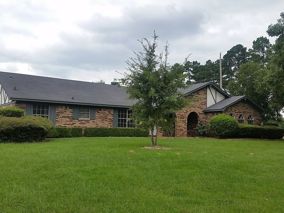 1st image of 4913 Twin Oaks