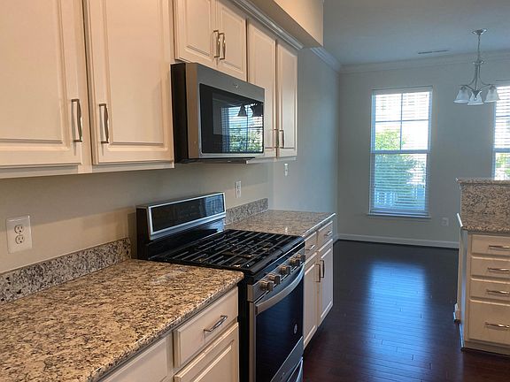 Kitchen - Main Level