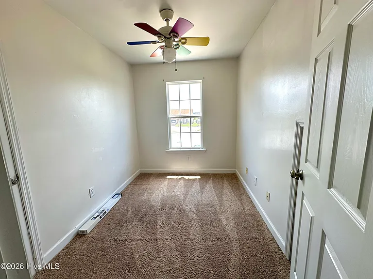 1305 Wickham Ct — Photo 31