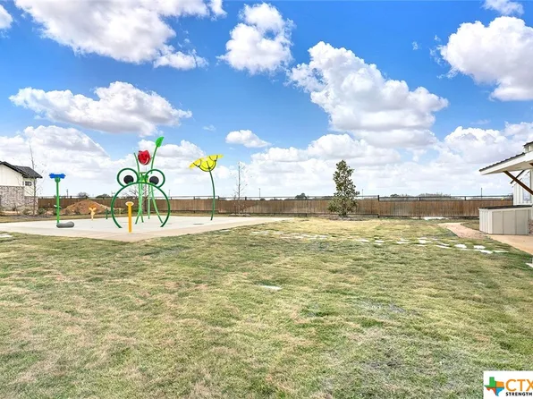 213 Ash Pkwy, La Vernia, TX 78121