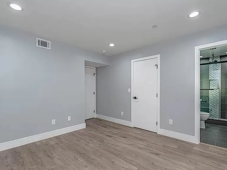 1947 N Vista Del Mar Ave — Photo 14