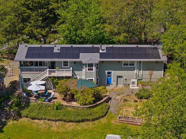 151 Hornet Ln, Grants Pass, OR 97527