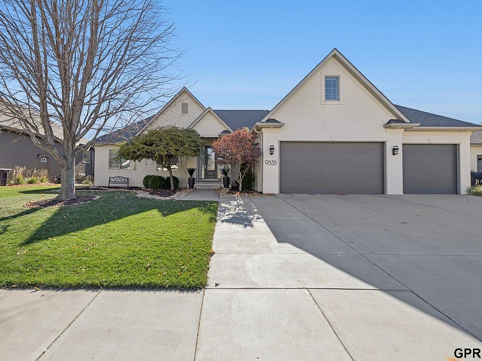 1st image of 9335 Ravenwood Ln