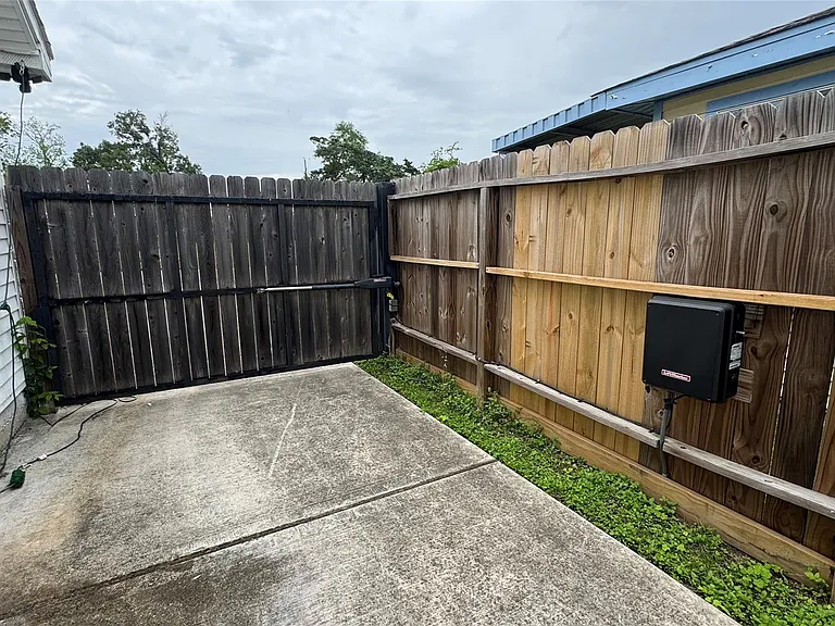 221 Hyta St — Photo 33