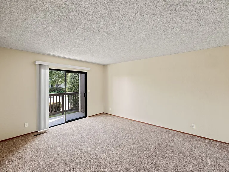 Park Plaza Apartments — Photo 49
