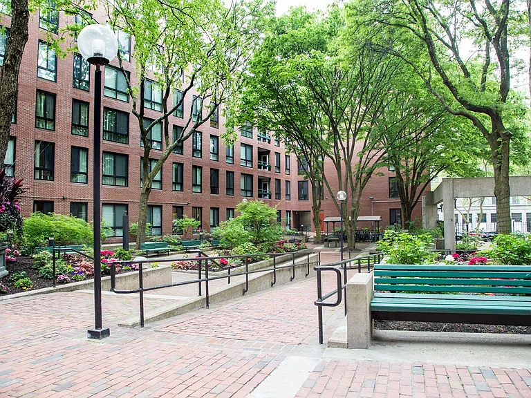 Christopher Columbus Plaza — Photo 31