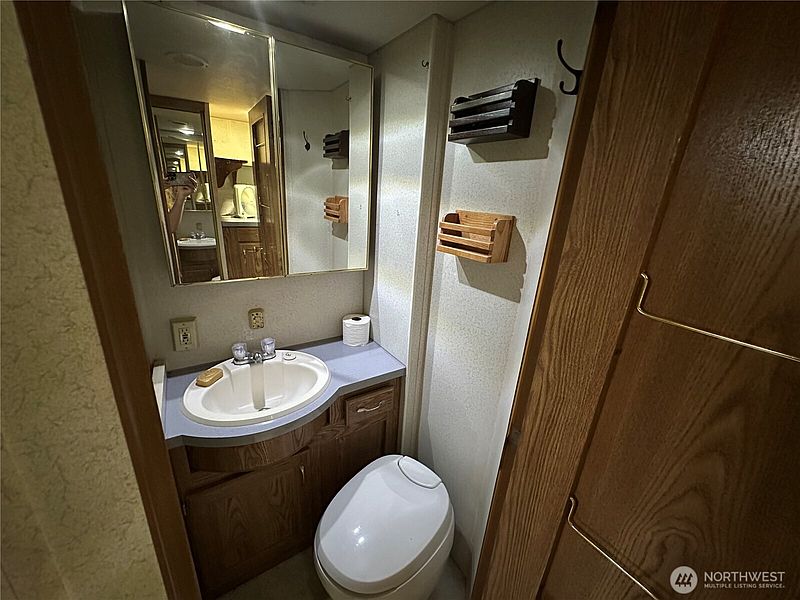 3rd image of 44894 Kloshe Trail