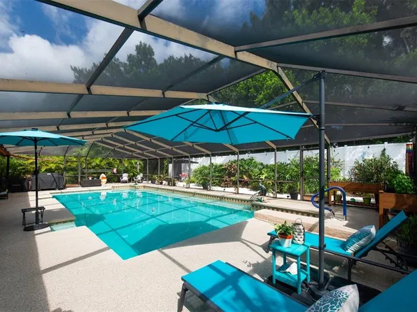 207 AMESBURY CIRCLE, SUN CITY CENTER, FL 33573
