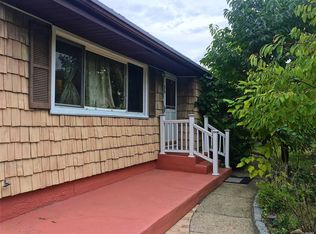 35 Cypress St, Central Islip, NY 11722