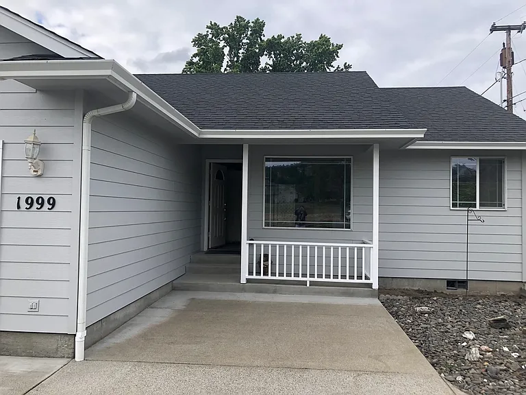 1999 NW Calkins Ave — Photo 14