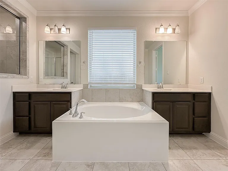 6710 Gallinas Way — Photo 14