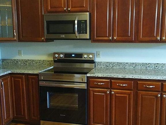 3rd image of 1055 Deep Woods Dr