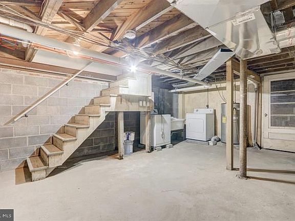 5th image of 46 N Edgewater Ave #A