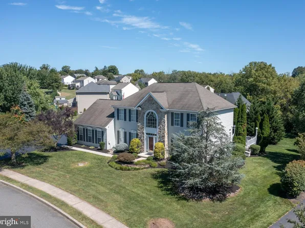 103 Bramblewood Ln, Douglassville, PA 19518