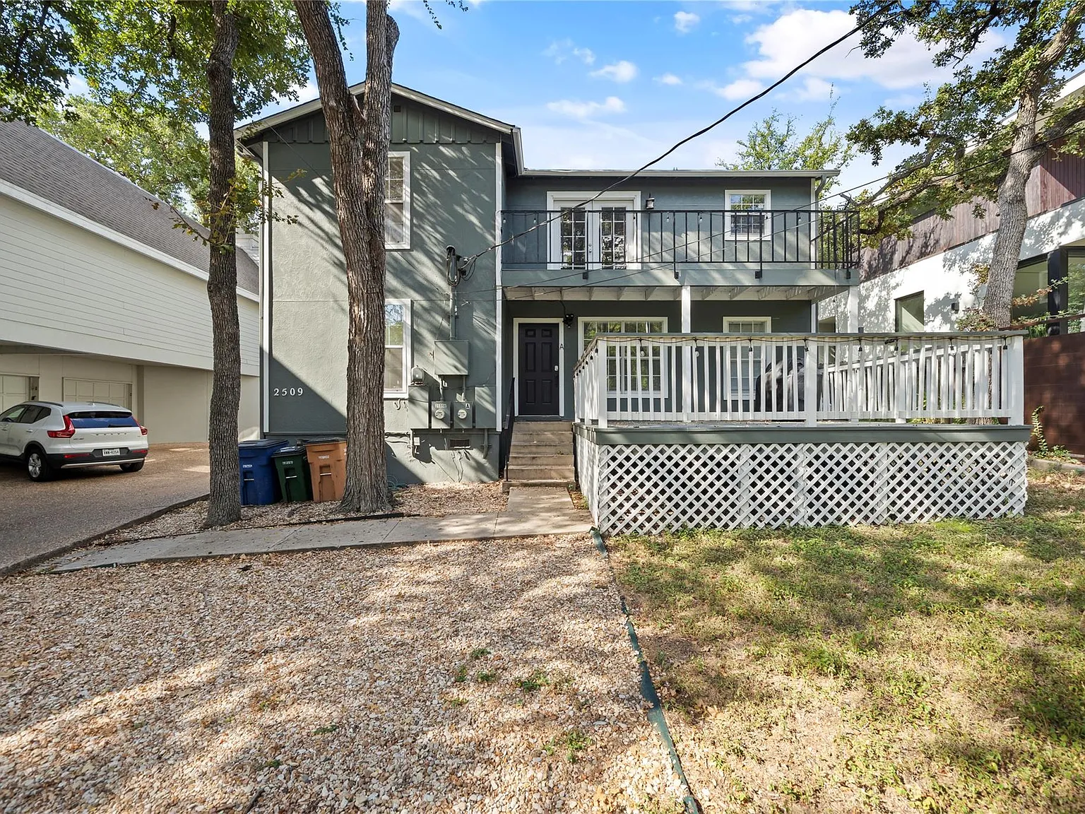 3 bed, 2.0 bath, 1116 sqft, $3,000 — Photo 2