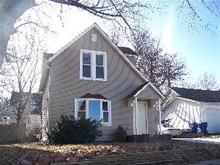 2nd image of 911 4th Ave