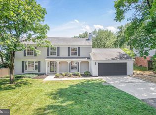 8328 Tuckerman Ln, Potomac, MD 20854