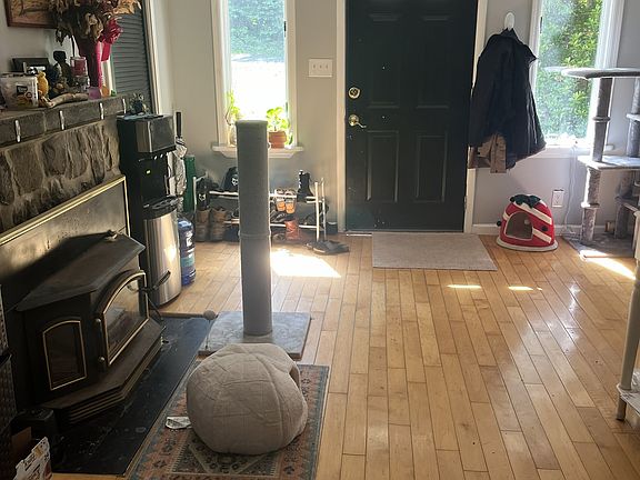 2nd image of 34 Crestwood Trl