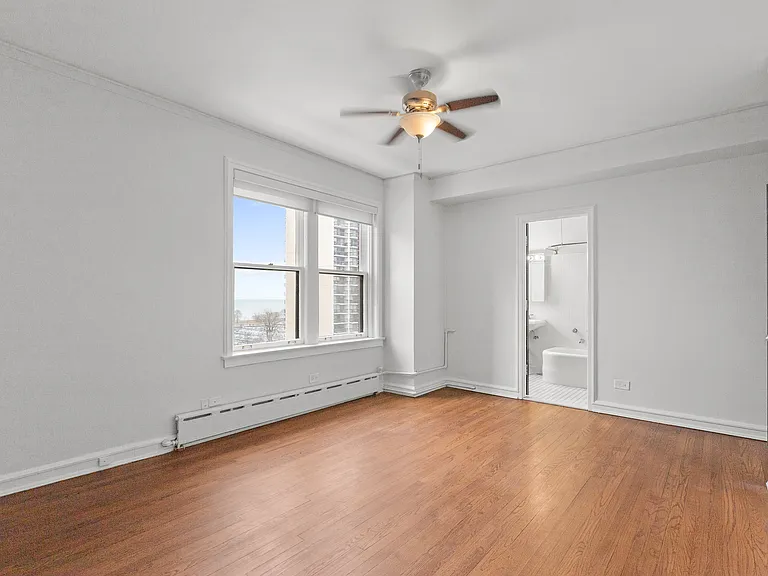 534 W Startford Pl — Photo 68