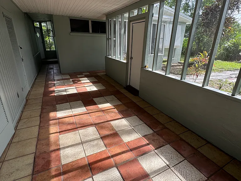 14th Pl — Photo 26