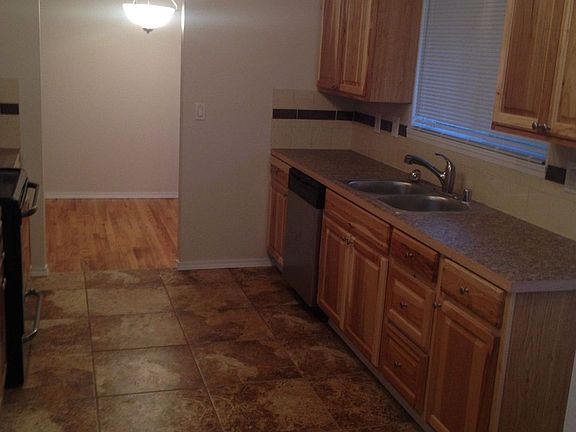 5th image of 11810 38th Ave NE