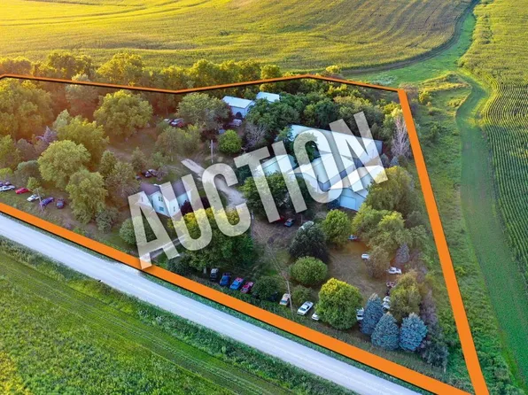 1273 250th St, Waverly, IA 50677