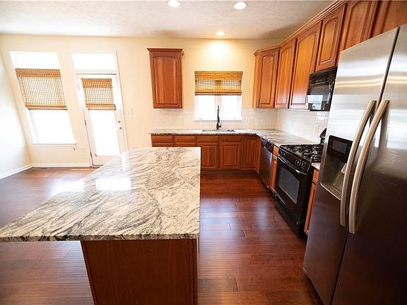 5th image of 108 Village Pl