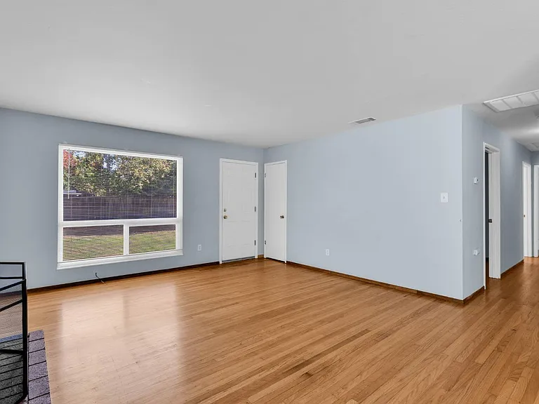 1714 Pole Line Rd — Photo 3