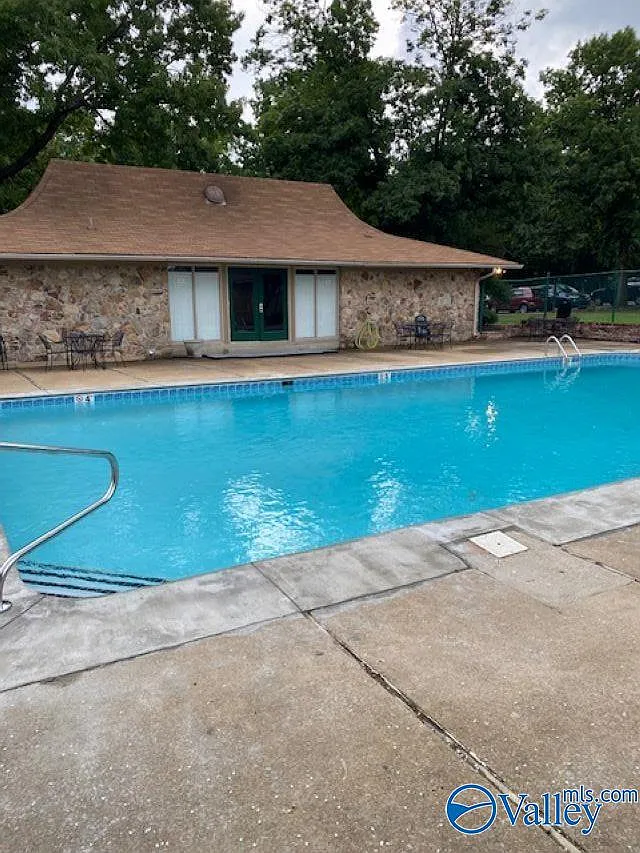 2 bed, 2.0 bath, 1100 sqft, $1,200 — Photo 2