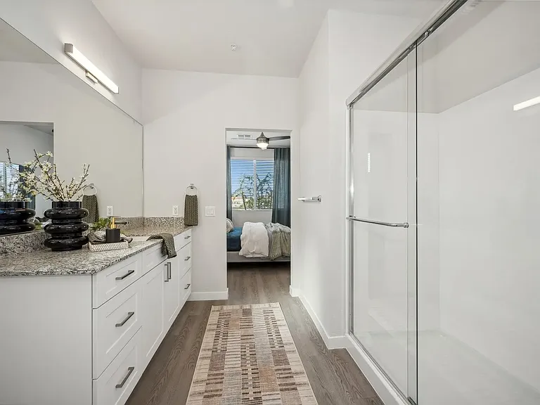 Longbow Luxury Apartments — Photo 53