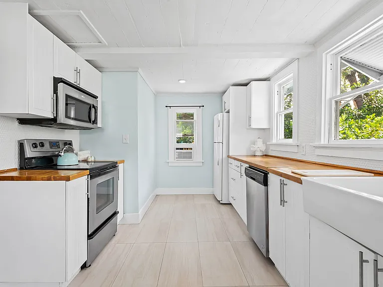 29 Ocean Breeze St — Photo 9