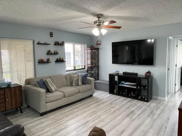 536 Shady Pine Way #A2, Greenacres, FL 33415