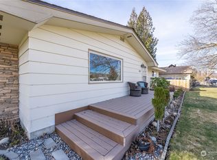 432 E Okanogan Ave, Chelan, WA 98816