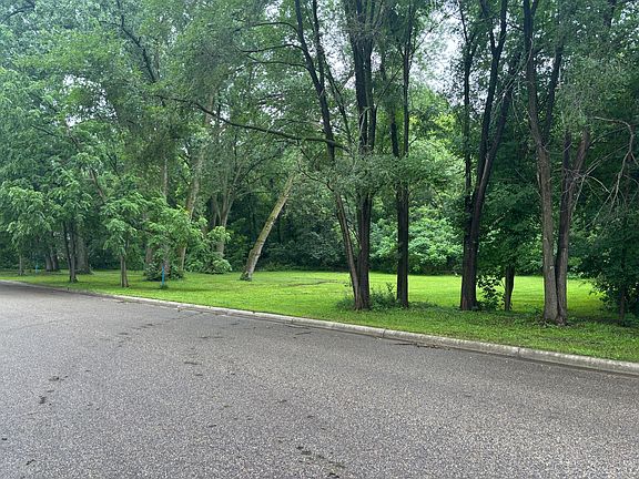 2nd image of Rustle Rd