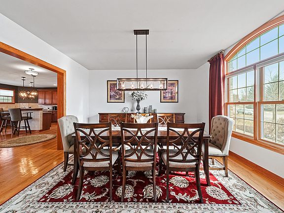 4th image of 8 Harrington Ct