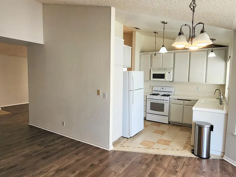 3219 W Avenue J4 — Photo 9