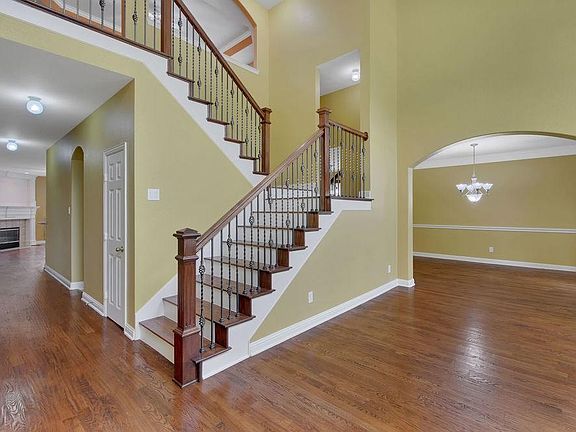 4th image of 1019 Candlewood Trl