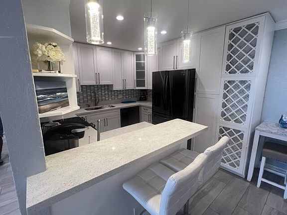 4th image of 810 Lake Shore Drive #44