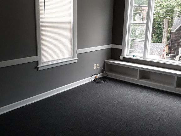3rd image of 4400 Market St