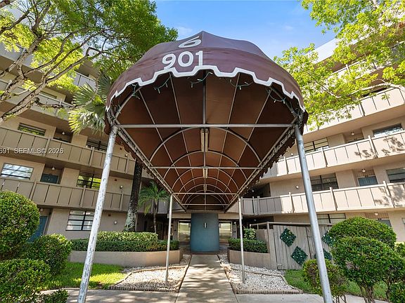 2nd image of 901 Colony Point Cir APT 521