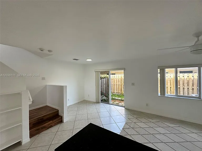 324 NE 3rd St #D — Photo 17