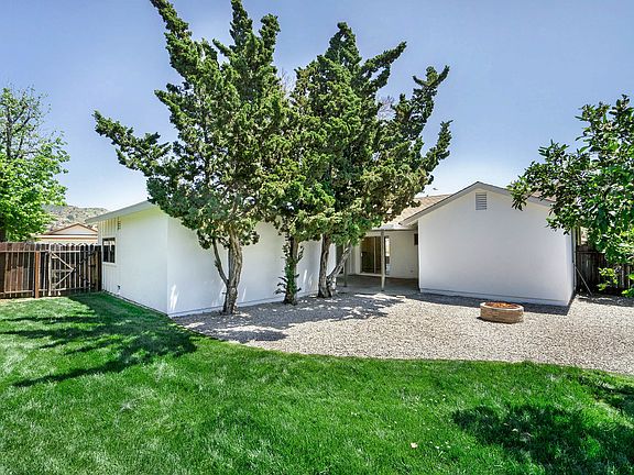 5th image of 2196 Montemar Ave