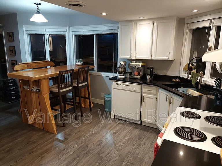 1165 Wintergreen Dr — Photo 2