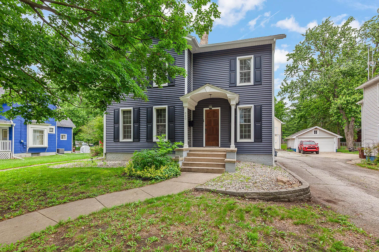 830 College Ave photo 1
