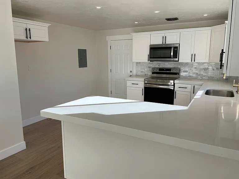 864 N 350 E — Photo 7
