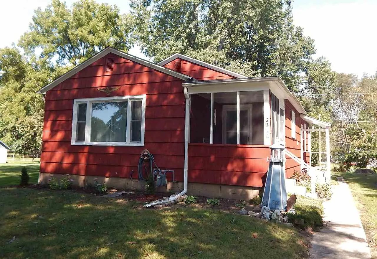2210 Putnam St photo 1