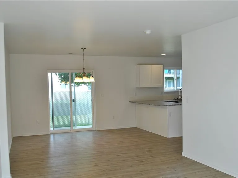 1525 S Monroe St — Photo 6