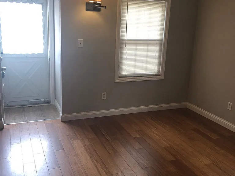 2427 Cambridge Rd — Photo 3