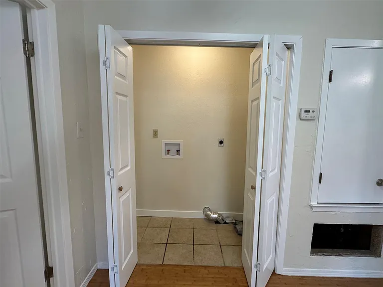601 W San Antonio St — Photo 18
